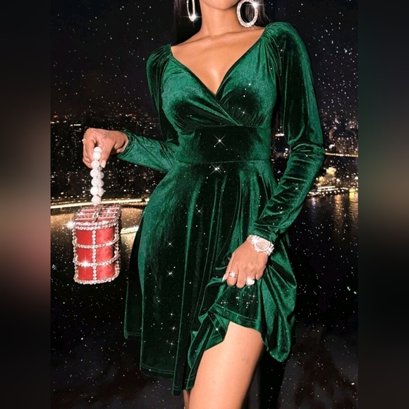 ⭐️🎄 Neck Velvet A-line dress - Picture 1 of 3